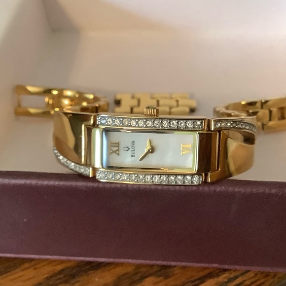 Vintage (2) Watches, Bulova Gold plated and Geneva Silver - Picture 14 of 14